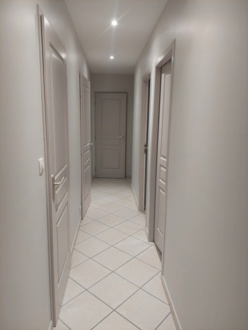 Rénovation d’un couloir avec ses portes à Champtoceaux