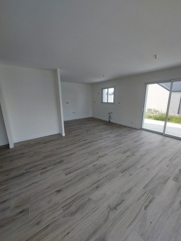 Mise en peinture au pistolet d'une maison neuve à Pouillé-les-Coteaux