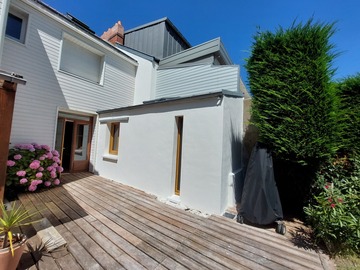 Rénovation d’un agrandissement à Nantes : enduit et peinture extérieure