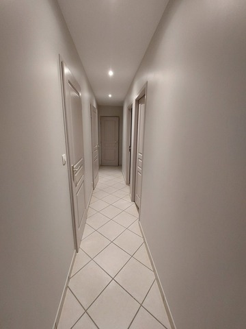 Rénovation d’un couloir avec ses portes à Champtoceaux