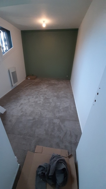 Rénovation d’un appartement à Rennes : révision des supports, mise en peinture et pose de sol LVT