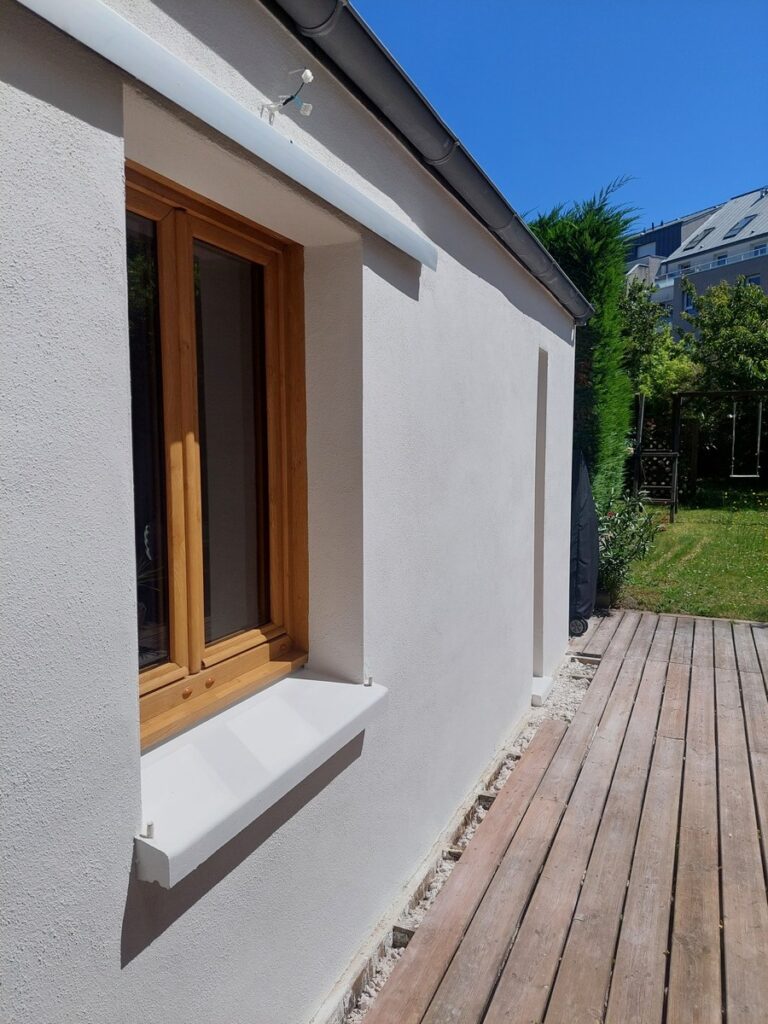 Rénovation d'un agrandissement à Nantes : enduit et peinture extérieure