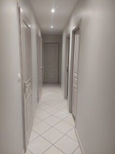 Rénovation d&rsquo;un couloir avec ses portes à Champtoceaux