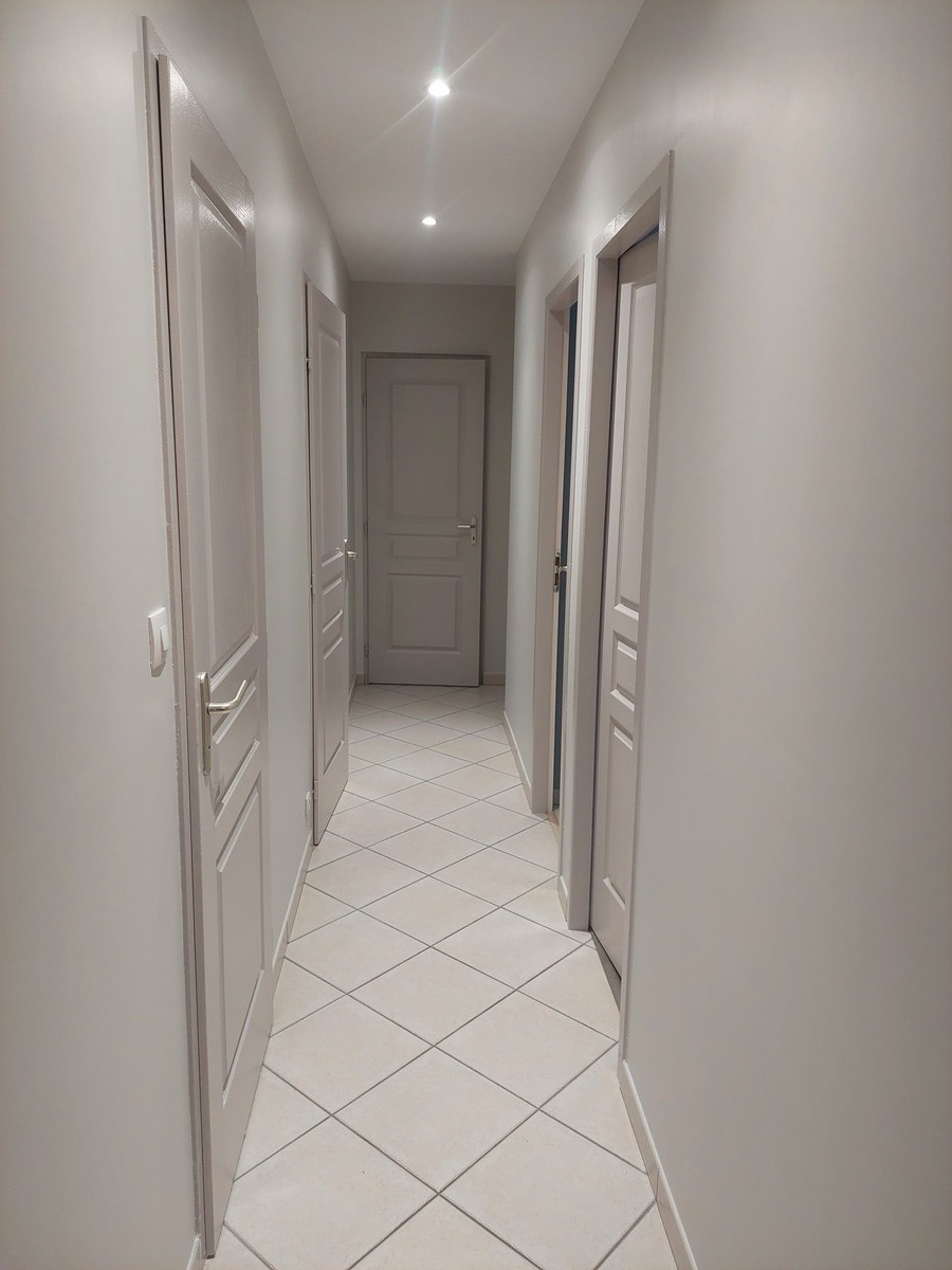 Rénovation d&rsquo;un couloir avec ses portes à Champtoceaux
