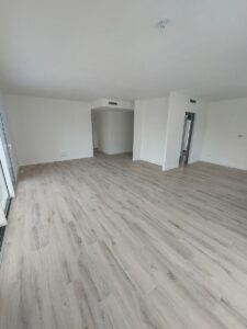 Mise en peinture au pistolet d&rsquo;une maison neuve à Pouillé-les-Coteaux