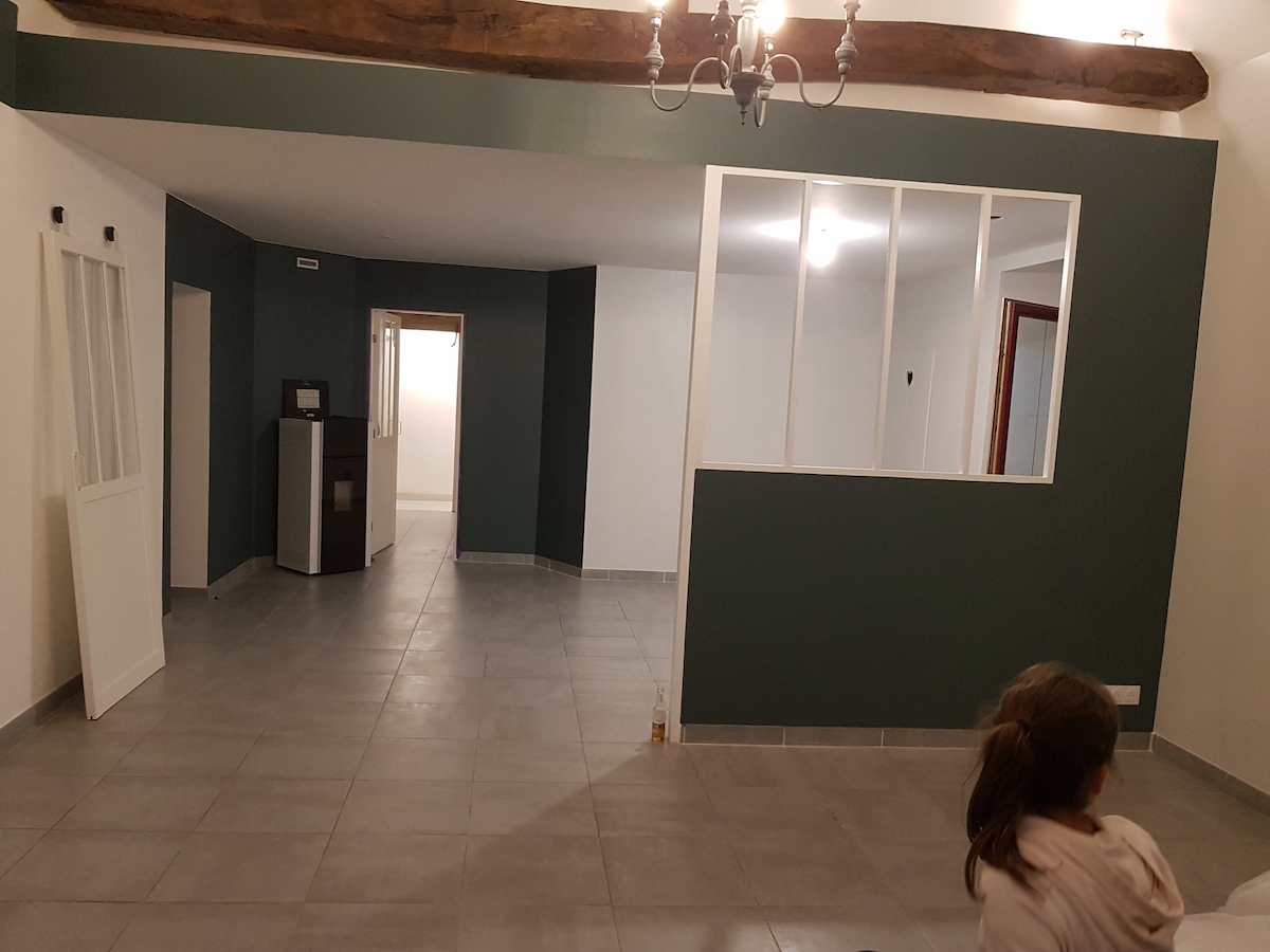 Création mur intérieur et peinture murs – Noir et couleur – Nantes