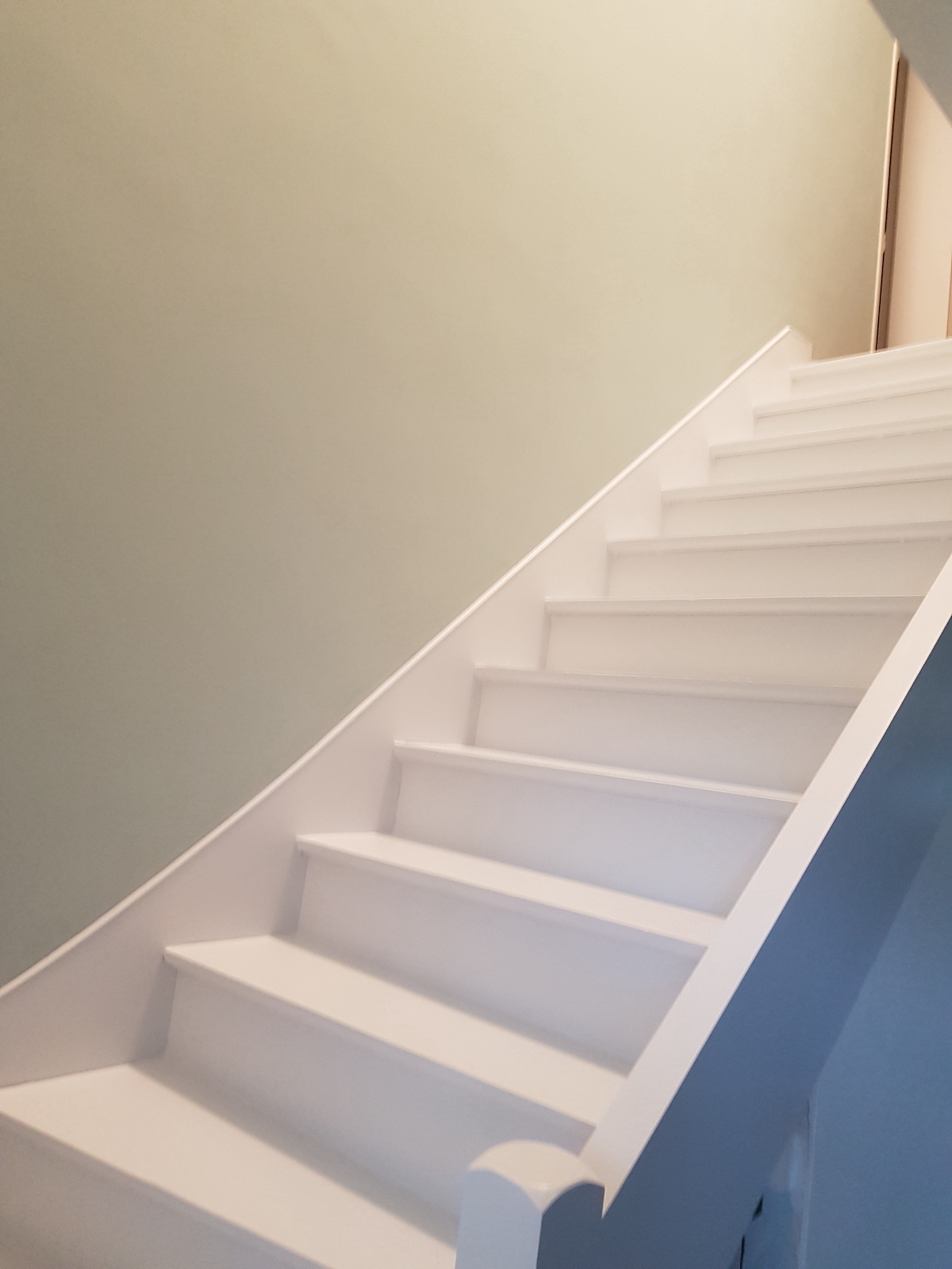 Peinture escalier et mur maison – Noir et couleur – Nantes
