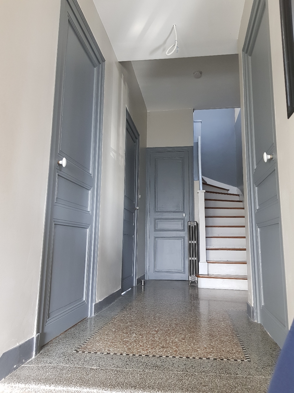 Rénovation peinture hall d&rsquo;entrée – Noir et couleur – Angers