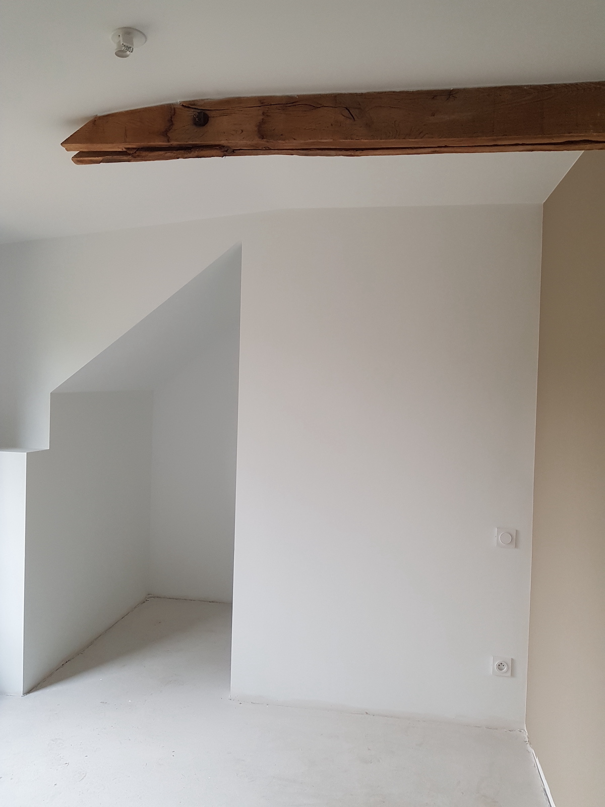 Rénovation pièce peinture intérieure – Noir et couleur – Angers